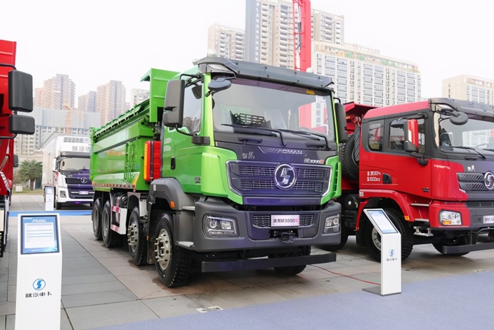 城建渣土自卸车m3000s港口牵引车采用4x2驱动形式,搭载wp10h375e62