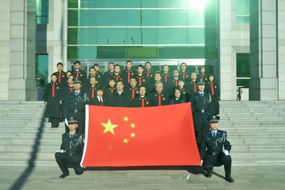 今天他们庄严宣誓