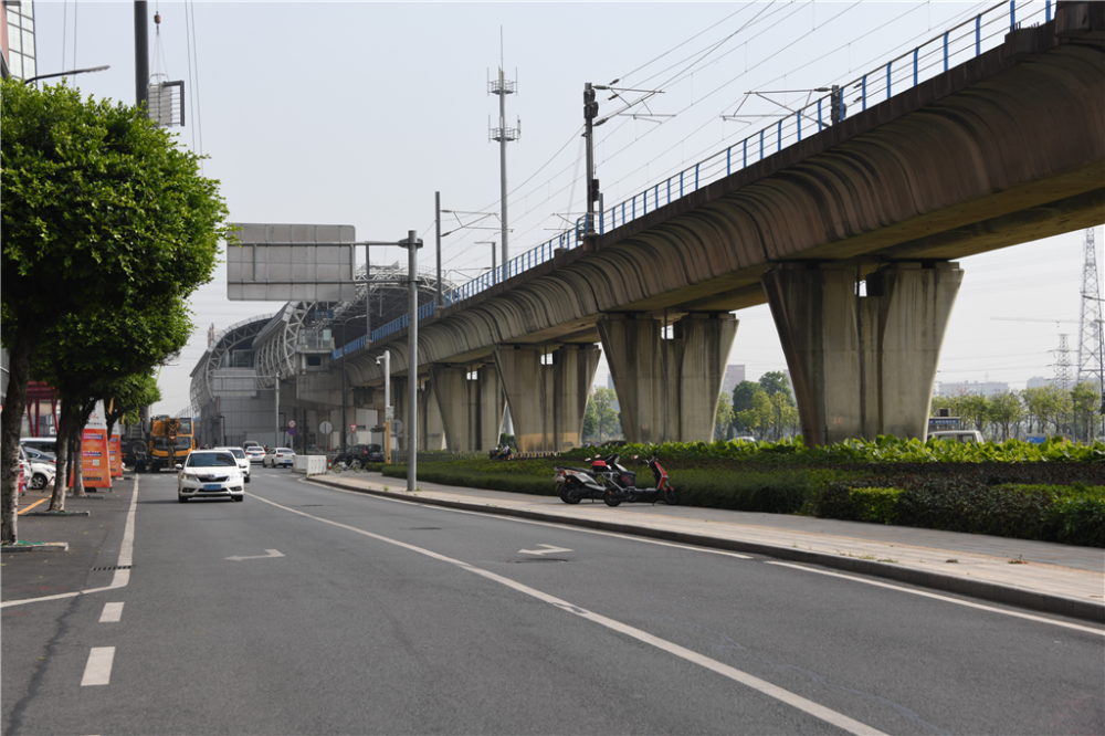 2014年 完成大信新都匯·古鎮店周邊,輕軌市政道路一期二標段,環擁破