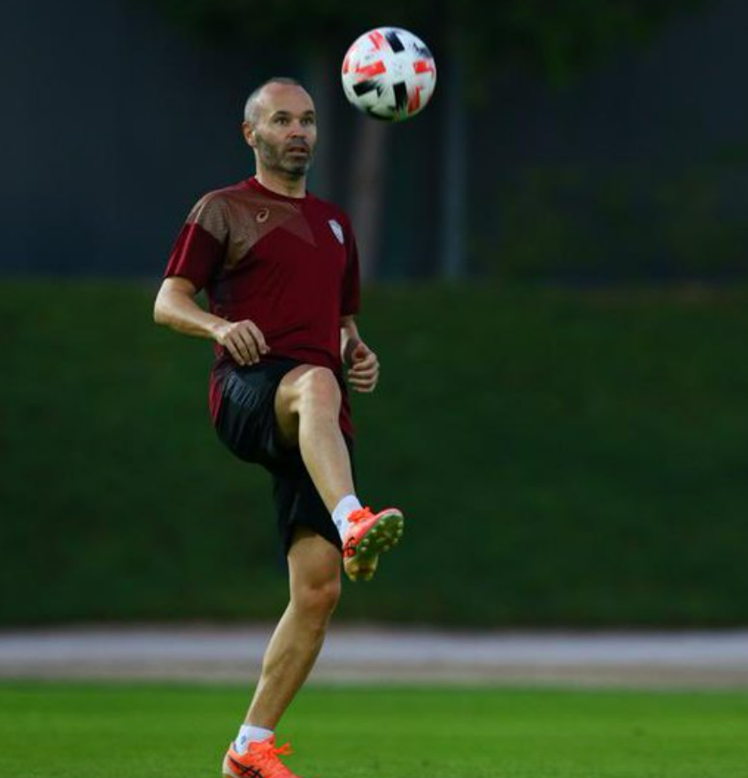 神户首发:1-前川黛也,23-山川哲也,4-维尔马伦,19-初濑亮,22-西大伍,3