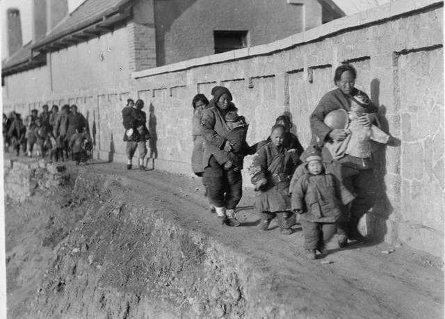 老照片:旧中国底层的难民群像_腾讯新闻