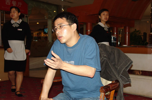 前央视名嘴阿丘从红极一时到节目停播网友回复大快人心