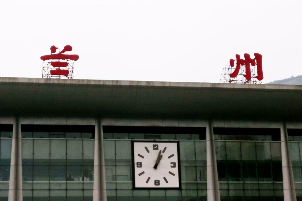 兰州火车站站名有错别字为何68年都未修改不改反而更美