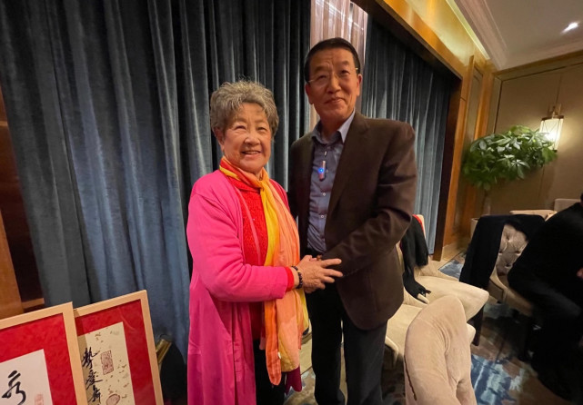 陶玉玲谢芳等老艺术家欢聚一堂为老友庆生两对夫妻档罕见同框