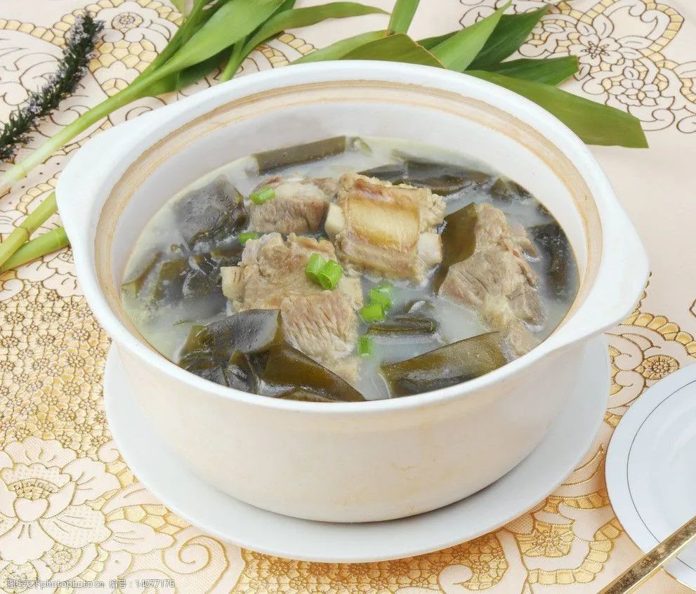 海带炖排骨喝汤如品海积水沧浪仿佛看见大海之滨的灵魂之蓝