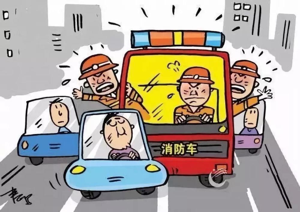救护车鸣笛 12 次司机未动,司机:怕被扣分不知如何让行