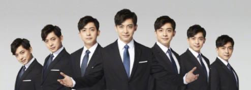 不仅如此,还放上了一张网友用他演过的张伟的律师形象做的表情包,既
