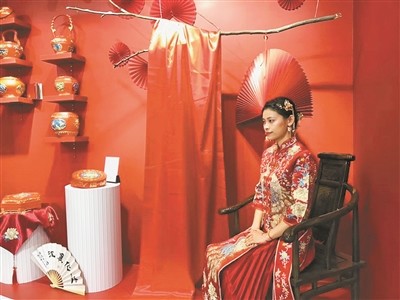 红妆文化活态展示. (崔小明 摄)