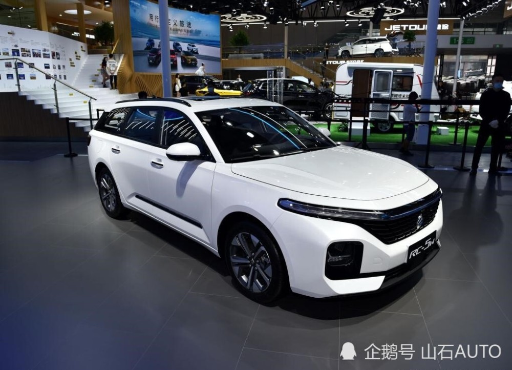 年轻人的第一台旅行车!宝骏rc-5w实车,国产猎装车新希望!