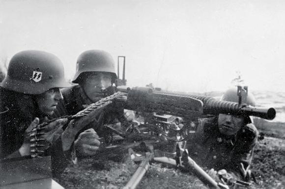 但是德军很快发现,zb37重机枪相对mg42来说换枪管比较麻烦,再加上德国