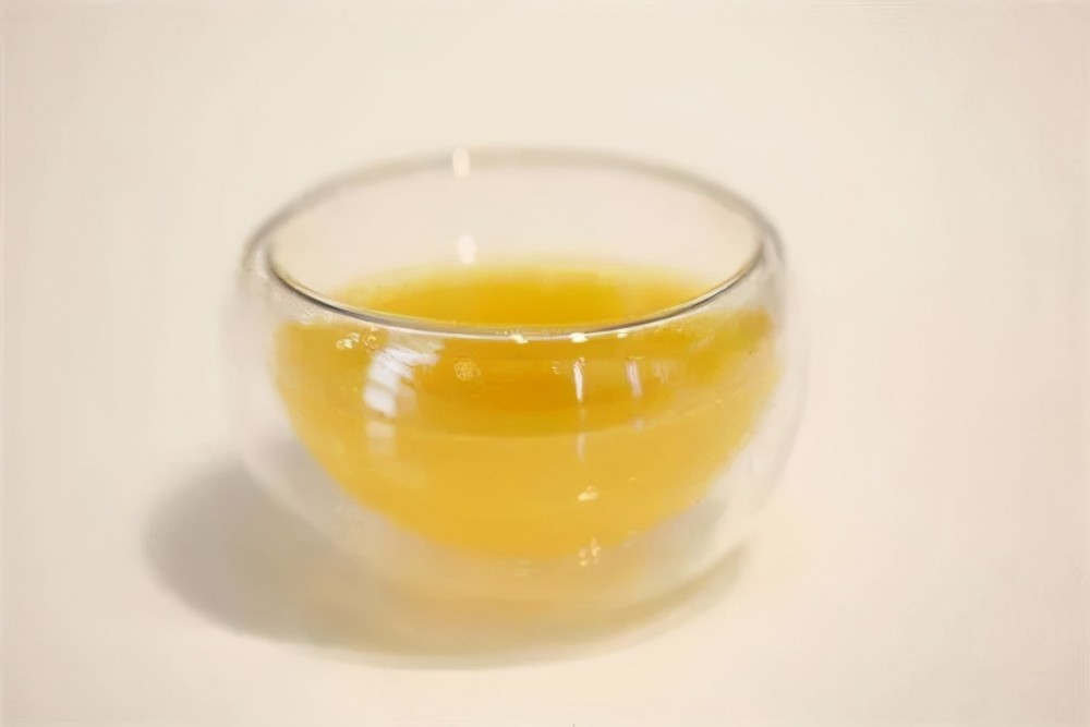 蜂蜜泡水后有很多杂质,蜂蜜水会有杂质吗?