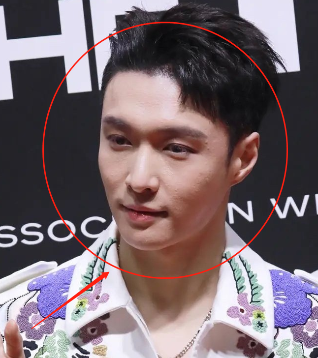 gq打光太死亡王耀庆眼袋重张艺兴痘痘明显蔡徐坤却抗住了镜头