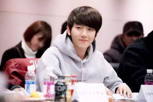 原来伯贤还有六个兄弟!边氏一族华丽身份大公开