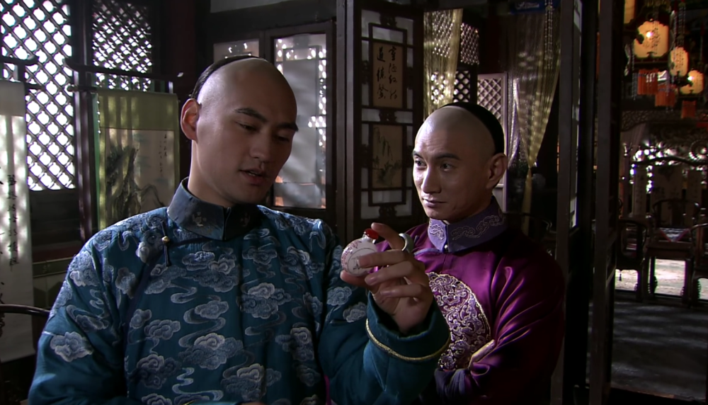 四爷给若曦送鼻烟壶若曦一看图案立马懂了太有心