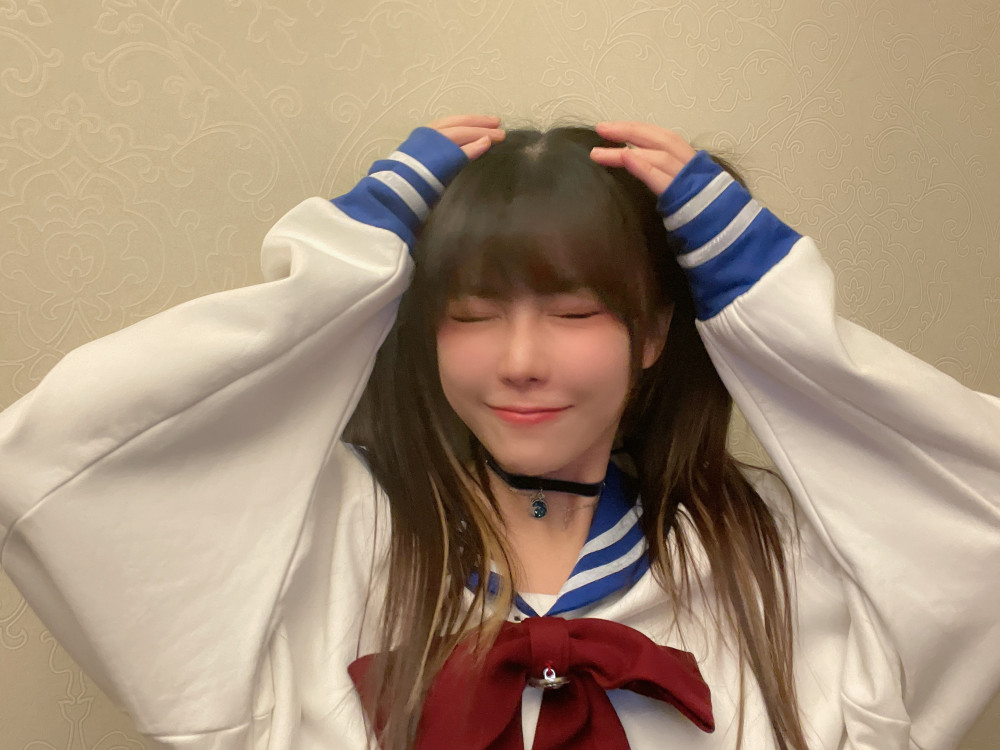 周淑怡深夜扮嫩双马尾学生服自称不到20真实年龄曝出离谱