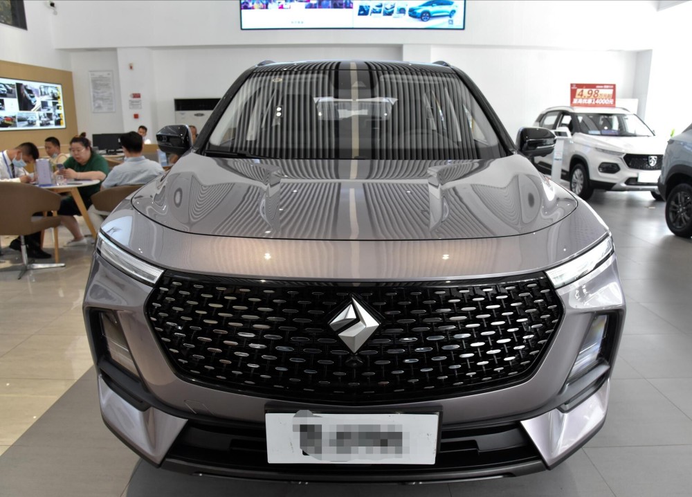 新宝骏rs-5来袭,闪电车标 1.5t,落地10万,颜值不输哈弗h6