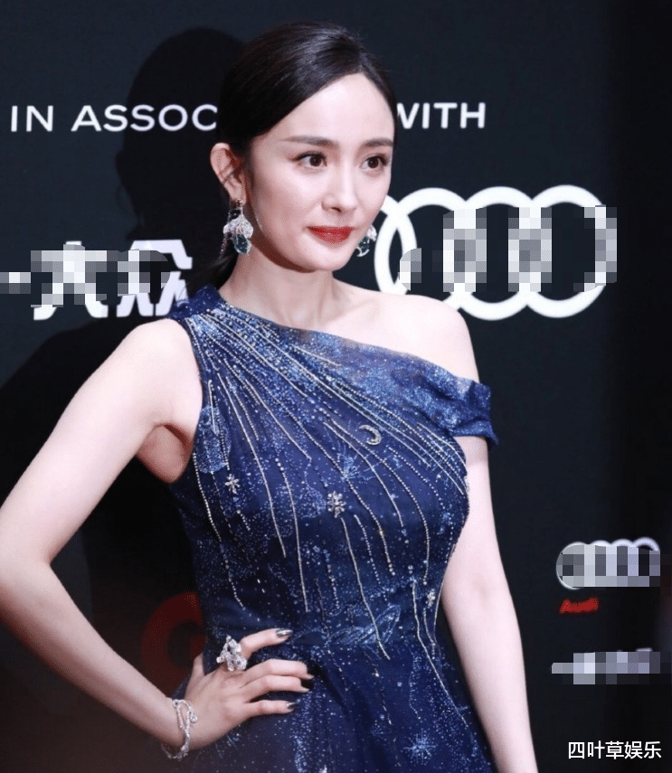 原以为杨幂星空蓝裙好看,看到杨颖的星河纱裙,不愧是大明星