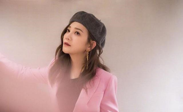 梁静茹前夫约会名媛林以婕,多次牵手散步,在网红餐厅