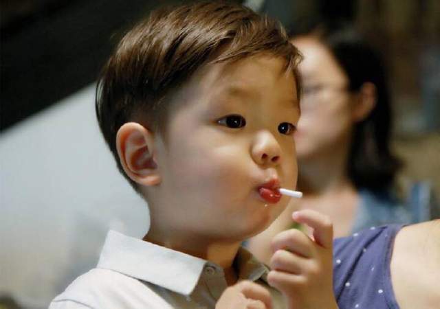 杜江霍思燕又秀恩爱,嗯哼_我才7岁,已尝遍人间所有"狗粮"的滋味