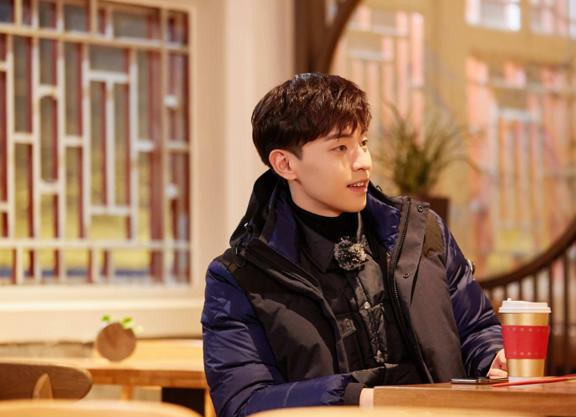 邓伦杨洋深夜齐齐更博官宣公布同款海报看清内容粉丝不淡定