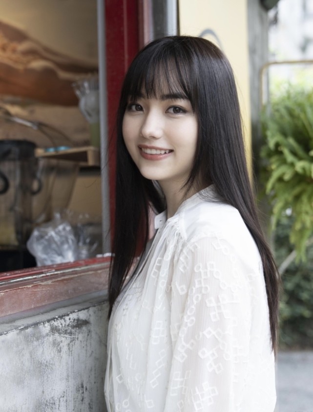 黑嘉嘉的颜值充满了日系漫画少女的感觉,单是这一点就已经非常的有