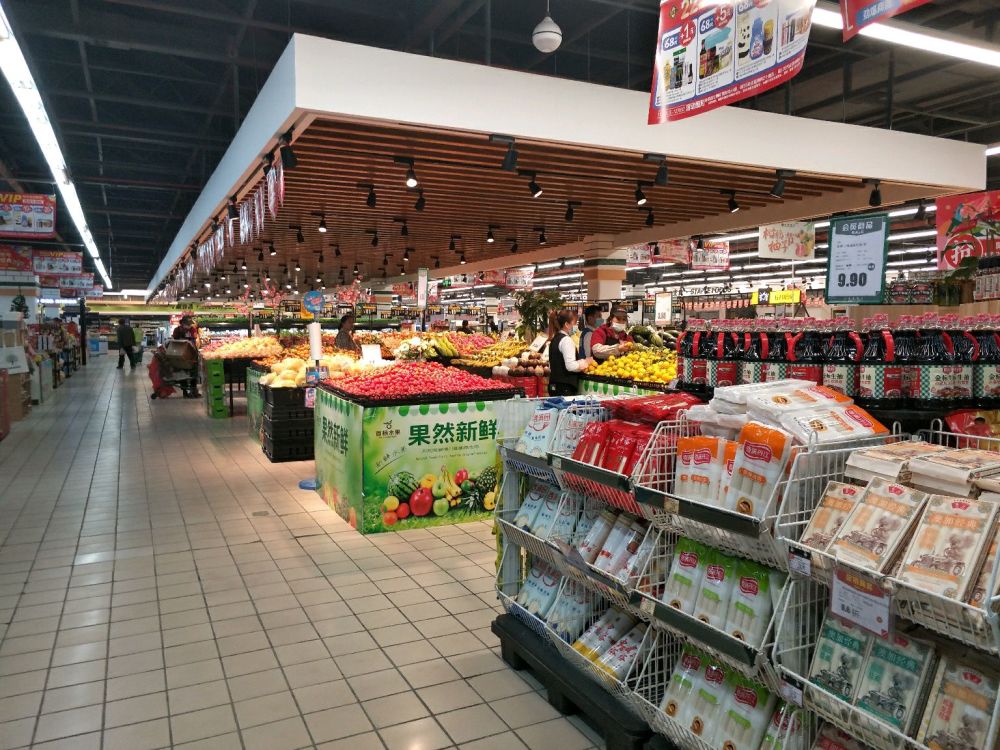 南宁江南万达开业3年多,附近大型超市终于忍不住升级改造了