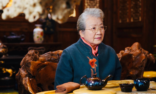 曹翠芬:被张艺谋批"不像演员",誓用一生证明自己,至今仍无子