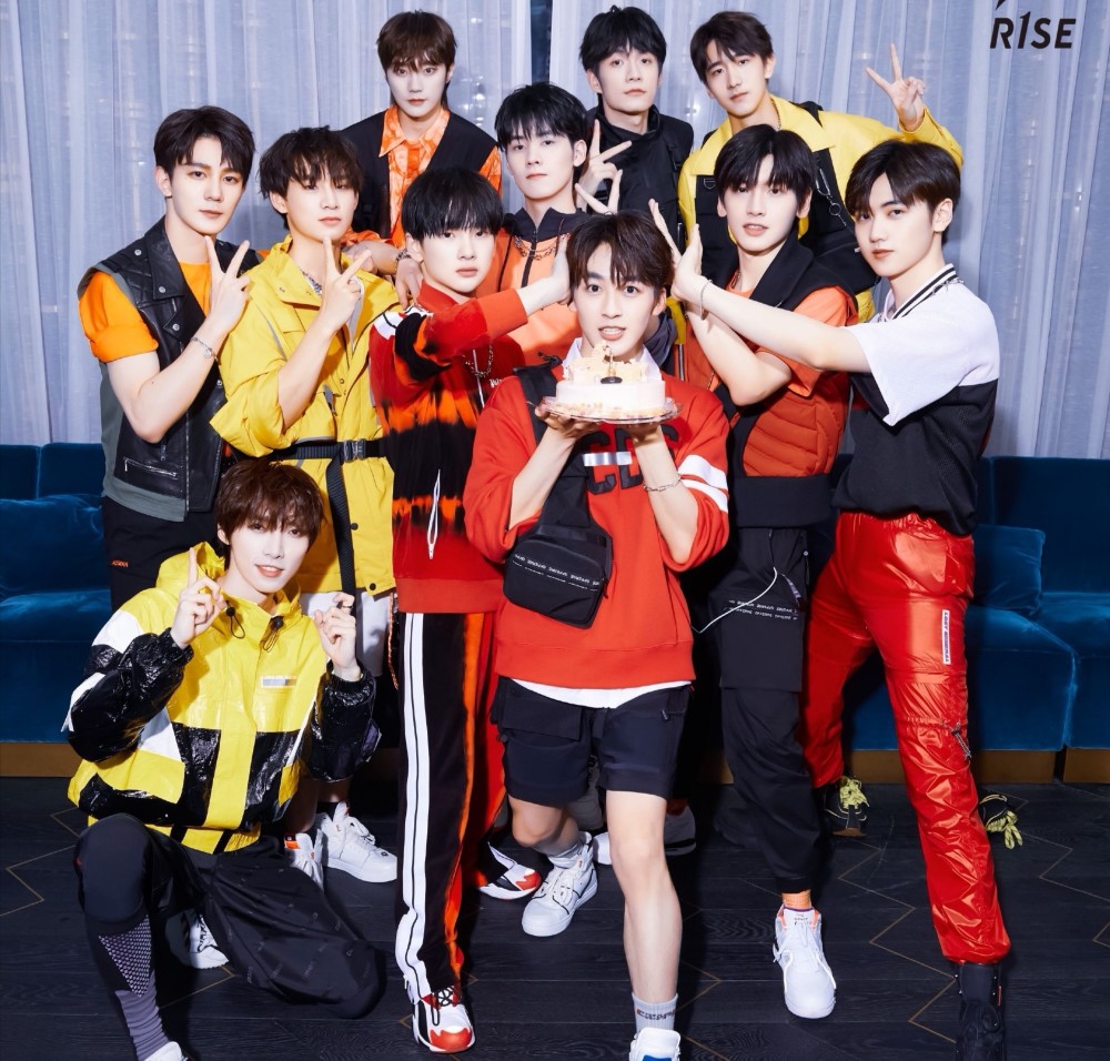 r1se稳居榜首,孟美岐众女星事业心太强