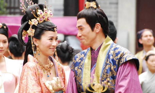 柴进待人杀入宫中,金芝公主看到这样的情形,顿时崩溃了,心如死灰,于是