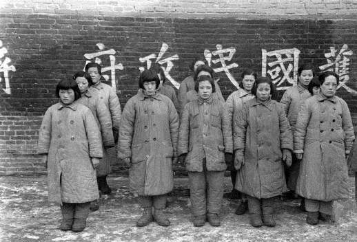 解放军战争中被解放军俘虏的国民党女兵照被俘虏意味着新生开始