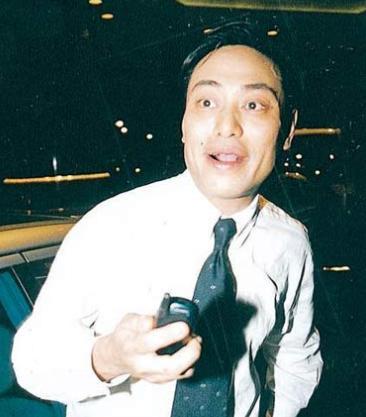 他是周星驰兄弟和多名女星传绯闻27岁身价20亿47岁猝死东莞