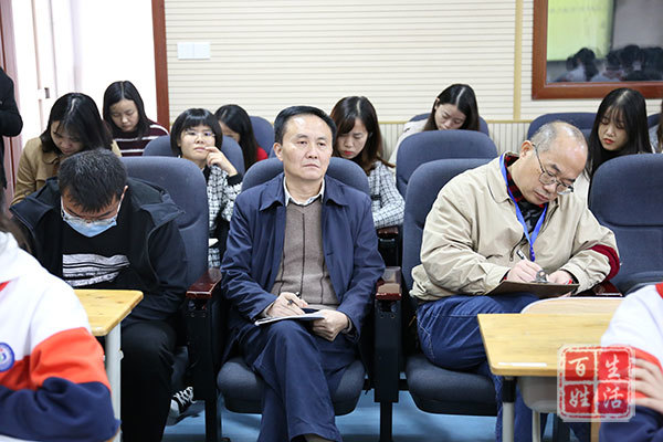 13日下午,沈勇老师以《为儿童真实成长而教》为主题开展专题讲座.