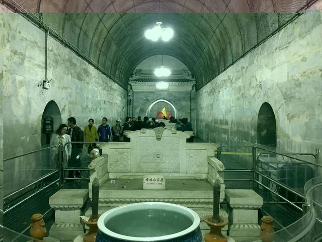 被郭沫若拿来练手的定陵里挖出的万历皇帝却很特殊说出来你别不信