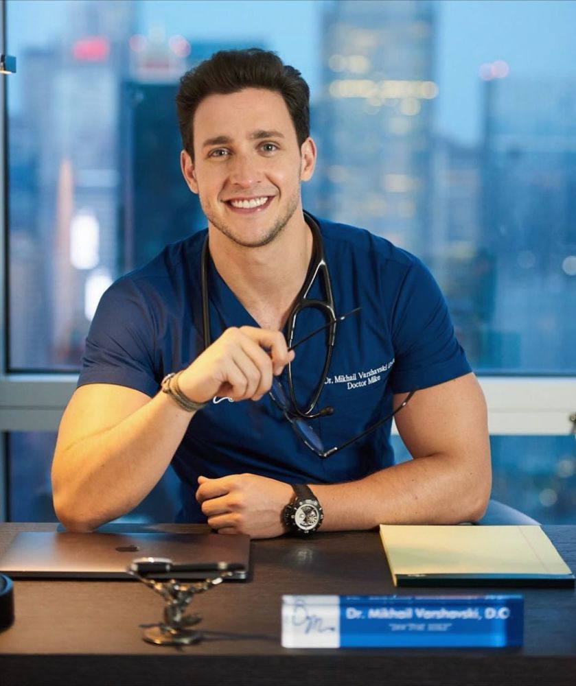 全球最帅网红医生翻车,不戴口罩和10多名美女狂欢,只为庆生!