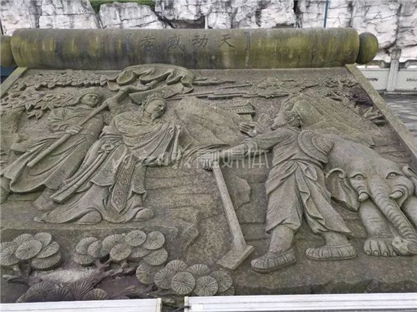 行佣供母,怀橘遗亲,乳姑不怠,恣蚊饱血,为母埋儿,扼虎救父,尝粪忧心