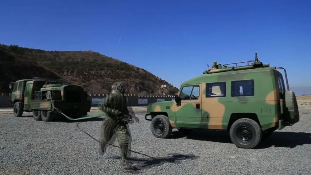 第82集团军某旅:紧贴实战 锤炼防化保障技能_腾讯新闻