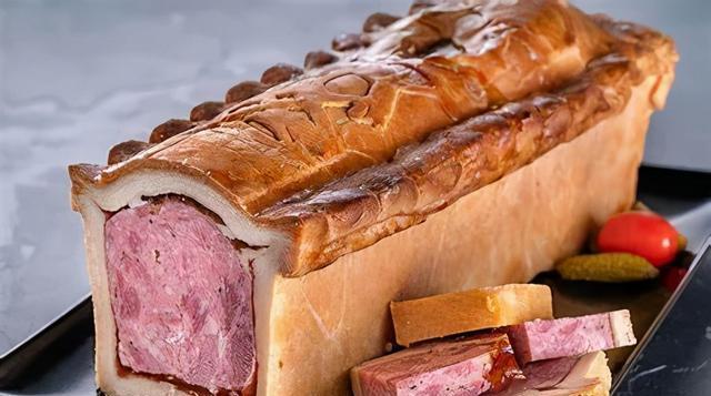 又或者是法式肉馅挞(pate en croute),长这样