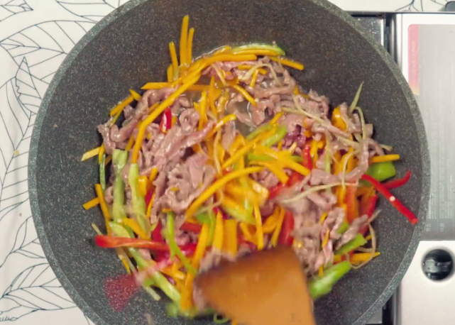 牛肉丝和南瓜这样搭配太好吃,鲜香软烂又营养,孩子爱吃的家常菜