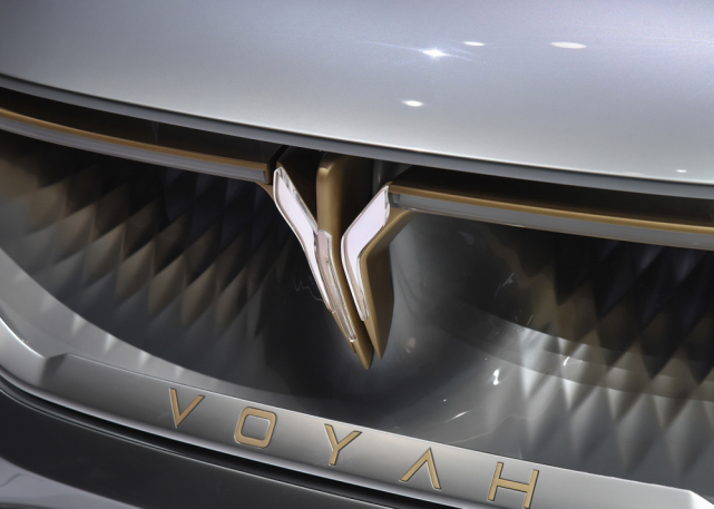 东风岚图首款suv名字定了全铝车身空气悬架车标带翅膀