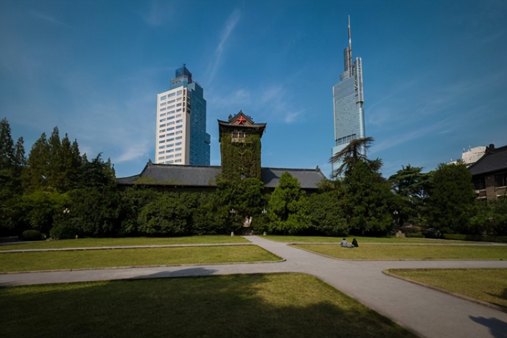 对此,南京大学也给出了回应,学校方面已经介入调查,不管是对于哪一方