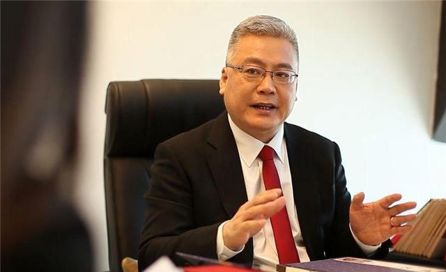 央视主持人王世林出镜29年从不化妆妻子是才女也是同行