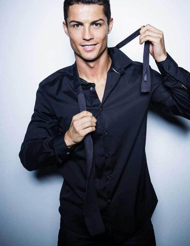 c罗晒点球照,手臂大腿肌肉太发达,体脂率7%的他如何保持好身材_腾讯