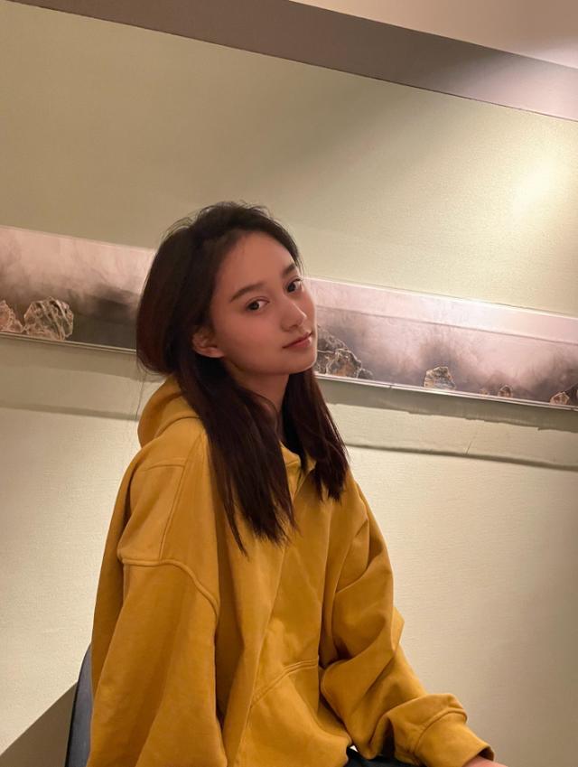 北电校花夏梦晒庆生照男友视角下颜值超高变身冰雪公主惹人爱