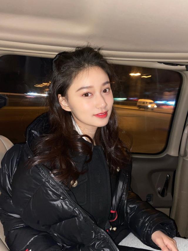 北电校花夏梦晒庆生照男友视角下颜值超高变身冰雪公主惹人爱