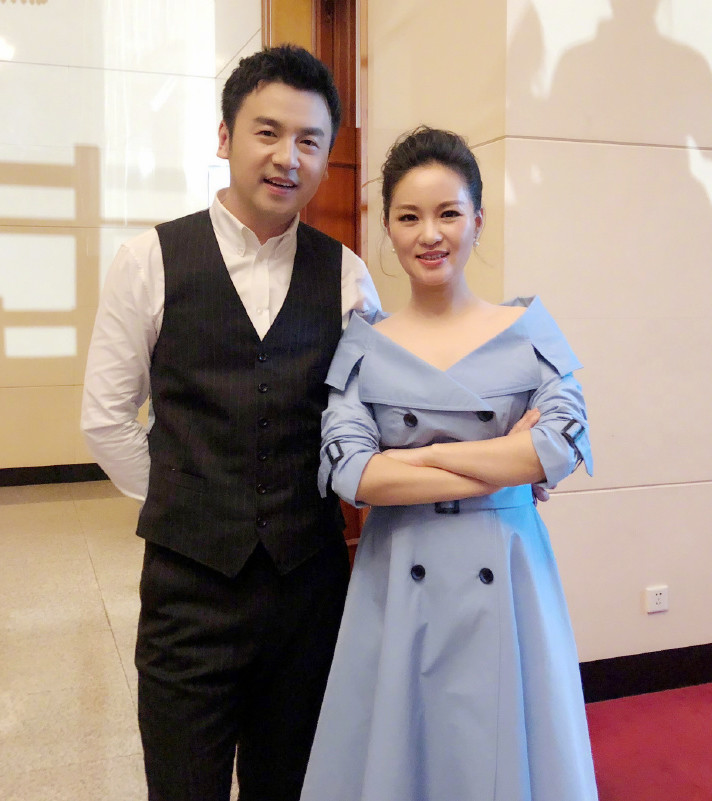 雷佳音泪奔年少轻狂时我曾让父母过早白头