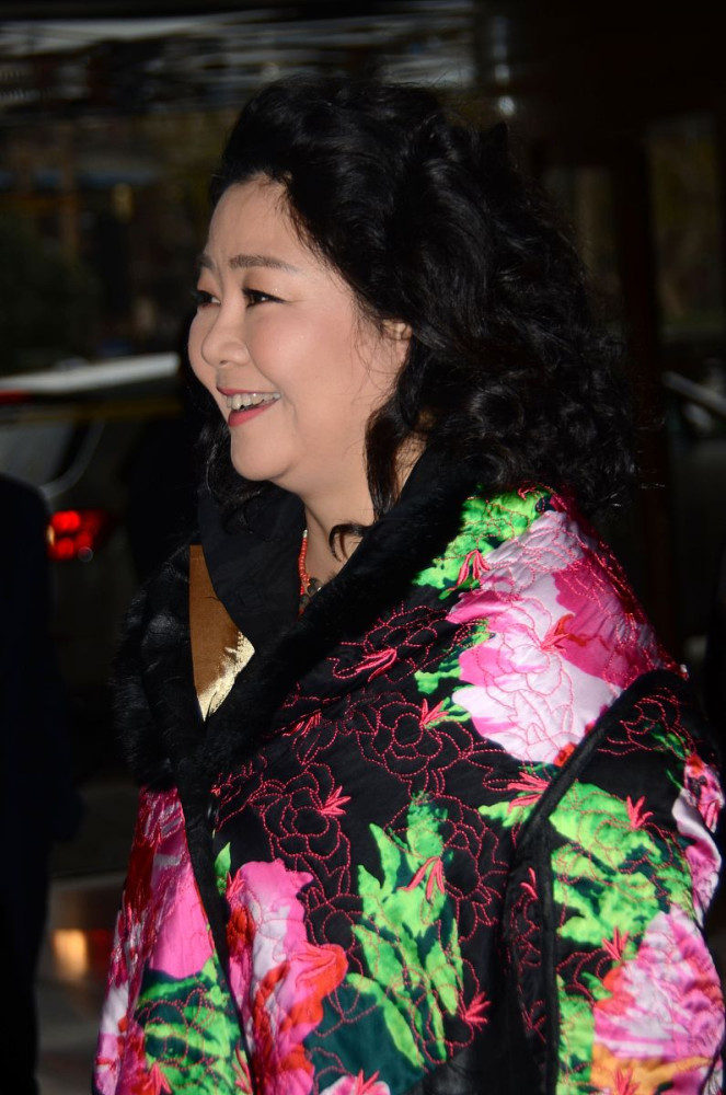 萨日娜真是胖阿姨中的时髦精穿衣藏肉却不显邋遢好有范儿