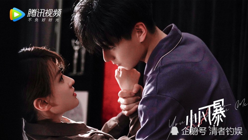 小风暴胡一天乔欣胸口吻花絮浴袍胸肌咚妙不可言网友顶住