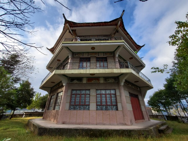 打卡云南被废弃的古城曾经为怒江州州府所在地如今成冷清的村落