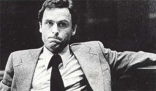 而背后的凶手正是泰德·邦迪,他利用自己的精英身份,俘获了无数少女