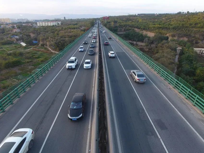 對通行太原繞城高速公路(北環除外)的 過境貨車開始實施分流管控